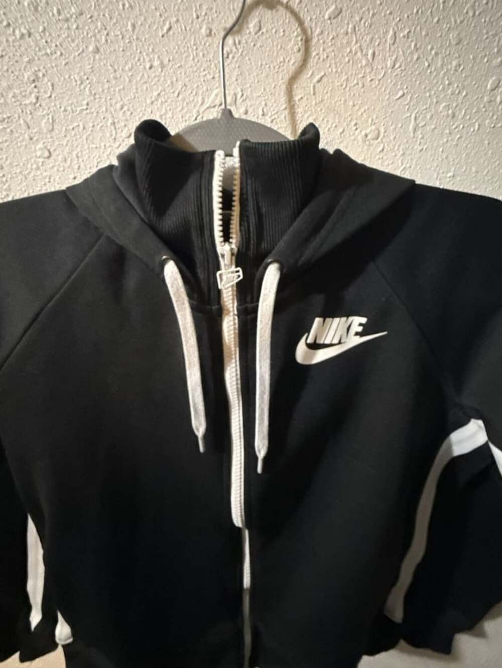 Nike - Picture 2 of 6